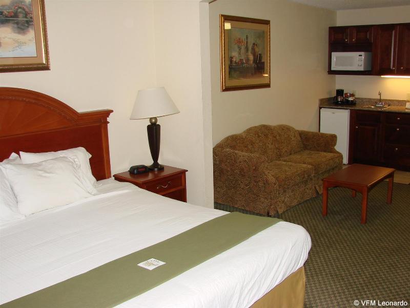 Holiday Inn Express Hotel & Suites Elkhart-South Екстериор снимка